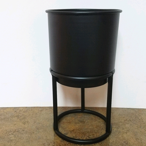 NWT Black planter on stand